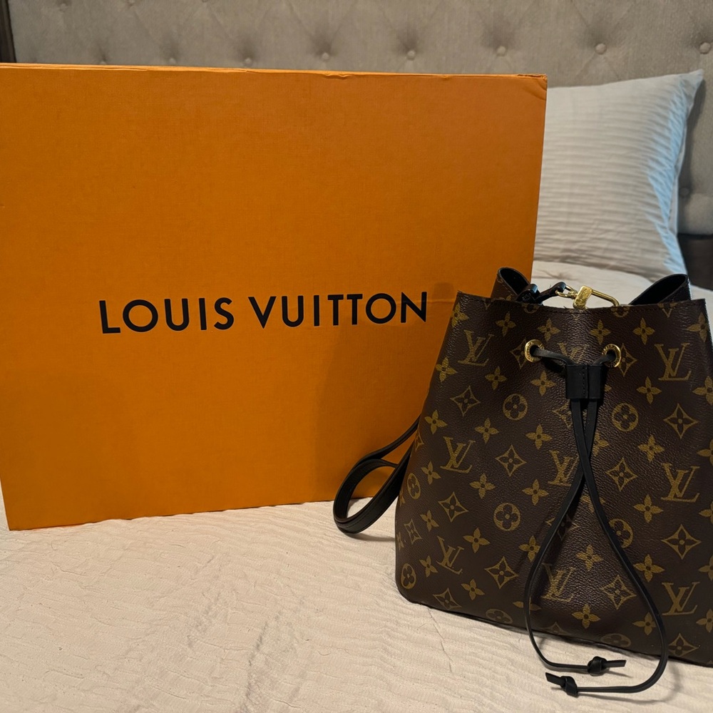 Louis Vuitton NeoNoe MM Monogram Leather